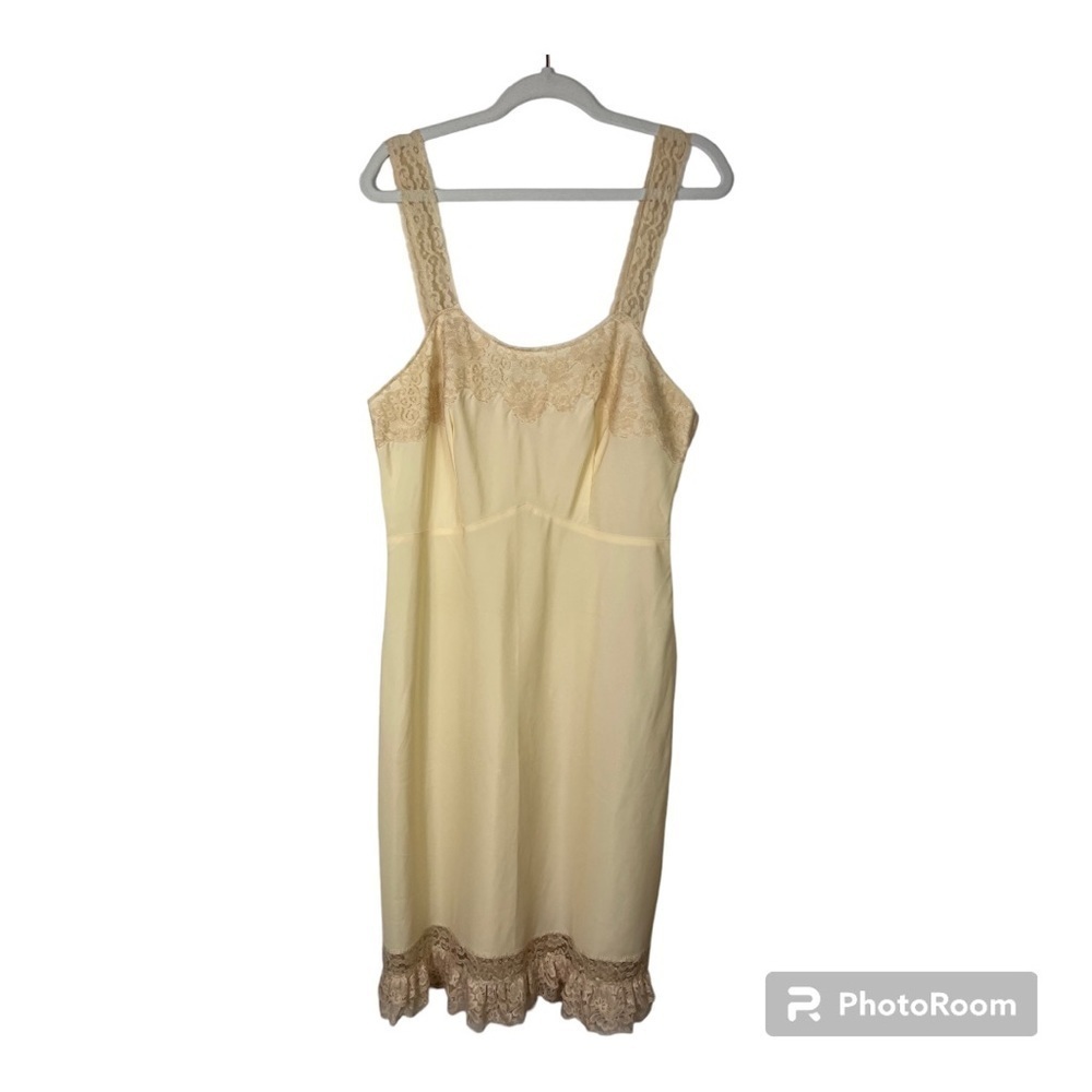 Vintage Back Magic Beige Nylon Slip with Lace Appliques & Ruffle Hem Sz M
